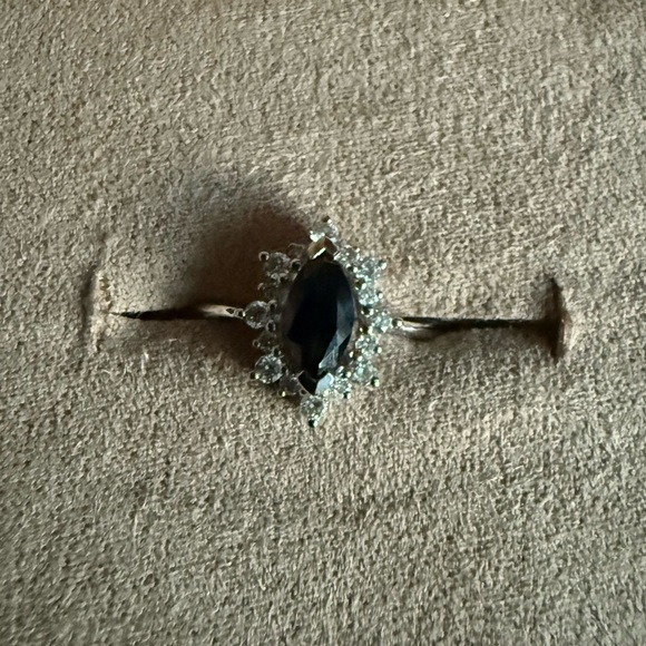 18K White Gold Sapphire & Diamond Engagement Ring - Picture 4 of 16